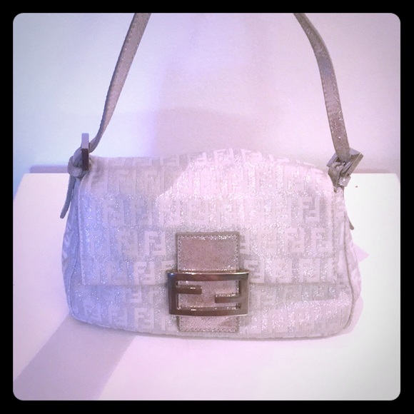 Fendi Handbags - Fendi purse